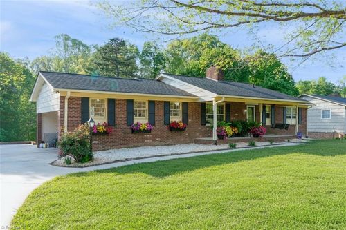 244 Pine Valley Rd, Thomasville, NC, 27360-8470 | Card Image