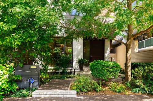 5 Relmar Rd, Toronto, ON, M5P2Y4 | Card Image