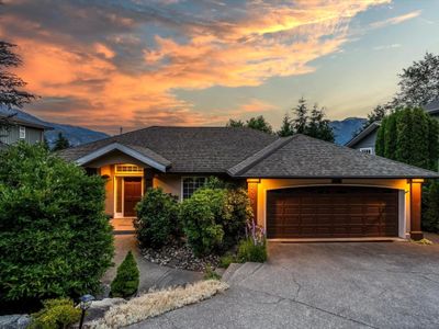 2009 Glacier Heights Pl, House other with 4 bedrooms, 2 bathrooms and 5 parking in Squamish BC | Image 1