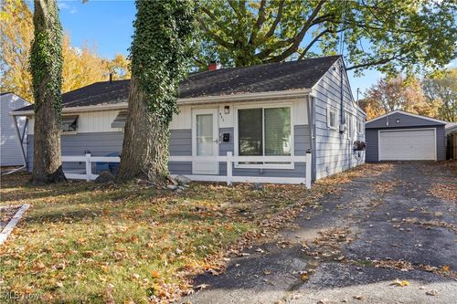 931 East Dr, Sheffield Lake, OH, 44054-2017 | Card Image