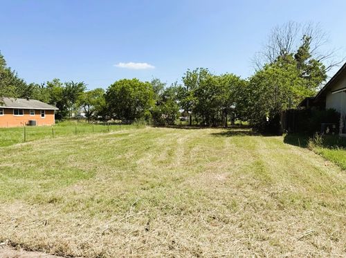 104 W Burton St, Manor, TX, 78653-4733 | Card Image