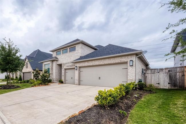 29042 Hauter Way, House other with 4 bedrooms, 4 bathrooms and 3 parking in Fulshear TX | Image 8