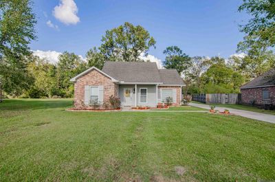 38428 Silverstone Ave, House other with 3 bedrooms, 2 bathrooms and null parking in Prairieville LA | Image 1