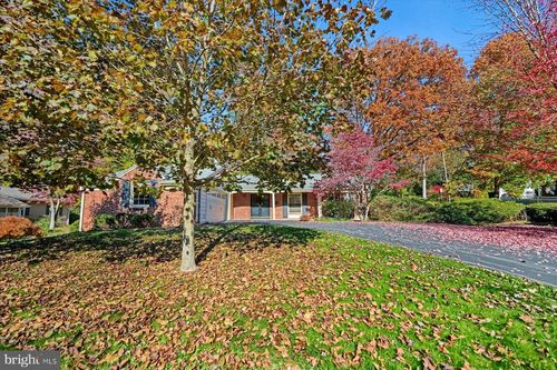 705 Westerly Pkwy, STATE COLLEGE, PA, 16801-4227 | Card Image