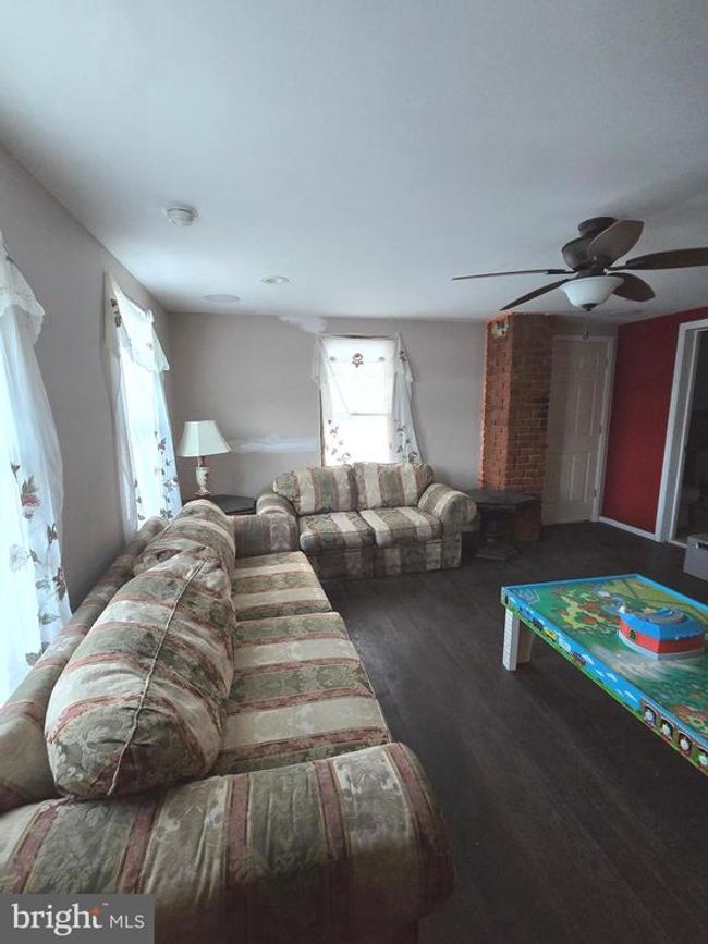 338 East Ave, House other with 4 bedrooms, 2 bathrooms and null parking in MOUNT CARMEL PA | Image 16