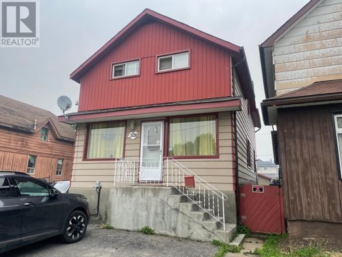 528 Mcdonald St, Thunder Bay, ON, P7C3C9 | Card Image
