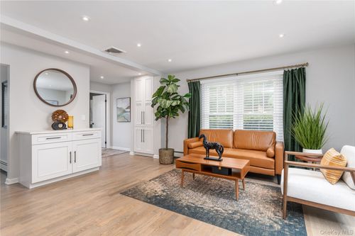 127 Arlington Ave, Port Jefferson, NY, 11777-1302 | Card Image