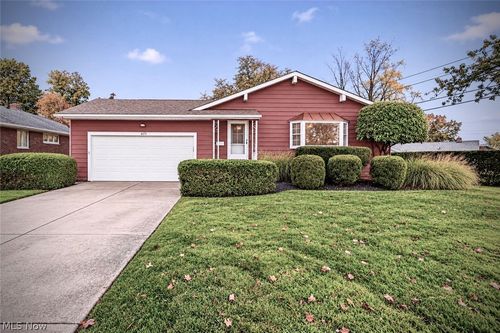 6375 Ashdale Rd, Mayfield Heights, OH, 44124-4101 | Card Image