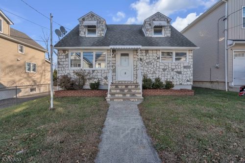 18 John St, Carteret, NJ, 07008-3112 | Card Image