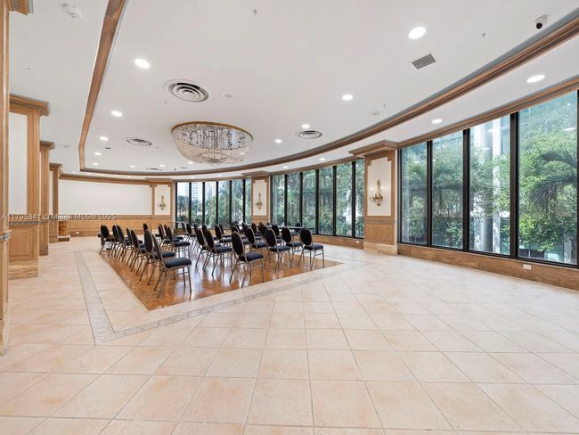 APT-1015 - 6039 Collins Ave, Condo with 1 bedrooms, 2 bathrooms and null parking in Miami Beach FL | Image 31