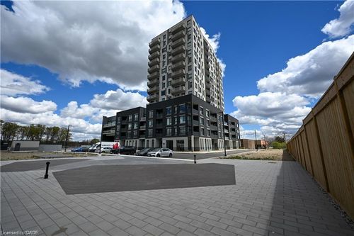 318-1333 Weber St E, Kitchener, ON, N2A0M5 | Card Image