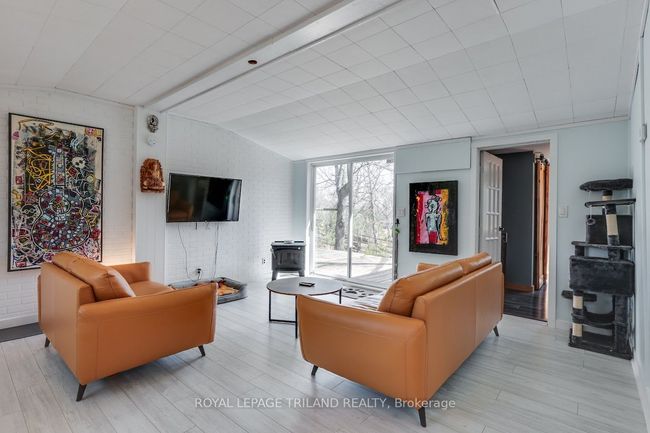 7933 Katharine Cres, House other with 2 bedrooms, 1 bathrooms and 5 parking in Port Franks ON | Image 5