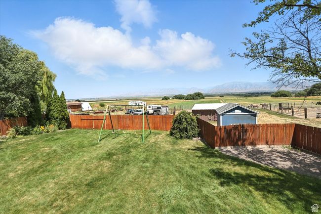 View of yard with a view of rural / pastoral area | Image 29