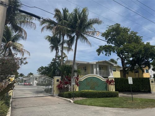 215-2660 Ne 8th Ave, Wilton Manors, FL, 33334-2580 | Card Image
