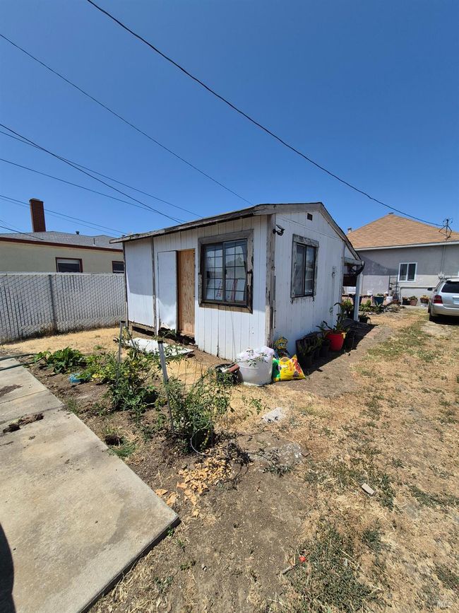 811 Broadway St, House other with 2 bedrooms, 1 bathrooms and 2 parking in Fairfield CA | Image 17