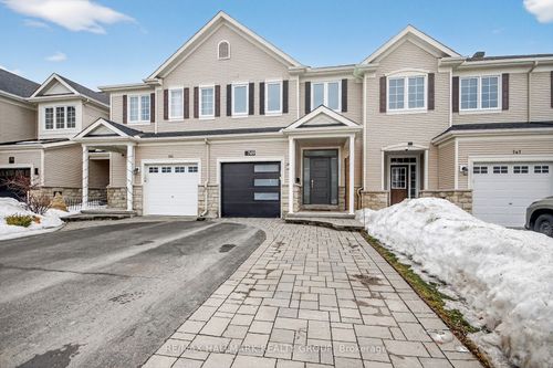 749 Oakglade Ave, Kanata, ON, K2M0B5 | Card Image