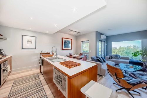 201-2124 17 St Sw, Calgary, AB, T2T4M4 | Card Image