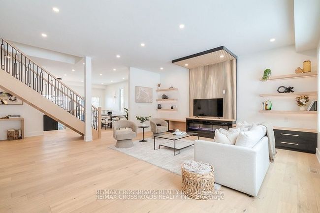 696 Hillview Cres, House other with 6 bedrooms, 5 bathrooms and 10 parking in Pickering ON | Image 7
