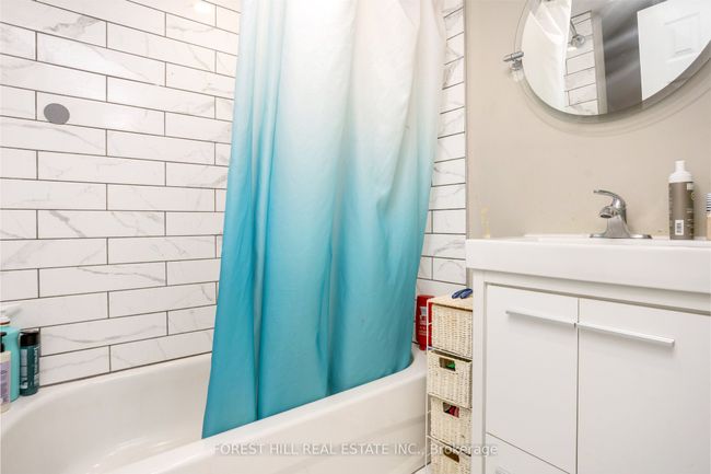 224 Brucedale Ave E, Home with 4 bedrooms, 2 bathrooms and 3 parking in Hamilton ON | Image 24