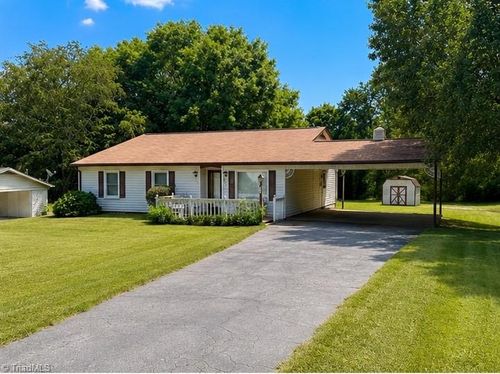 221 Stonehedge Dr, King, NC, 27021-9562 | Card Image