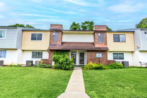 0-42 Pointe Cir S, Coram, NY, 11727-1527 | Card Image