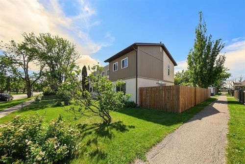 52 Villeneuve Boulevard, Winnipeg, MB, R3V1C1 | Card Image