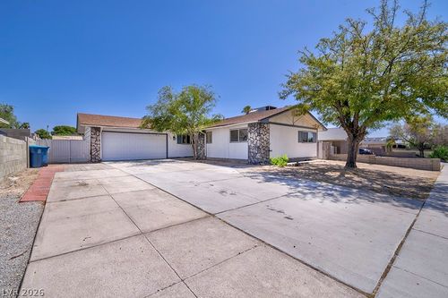 3990 Syracuse Dr, Las Vegas, NV, 89121-6161 | Card Image