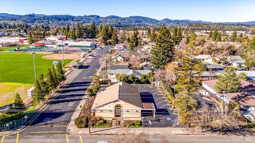 1105 University St, Healdsburg, CA, 95448-3502 | Card Image