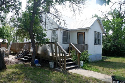 401 6th St W, Assiniboia, SK, S0H0B0 | Card Image