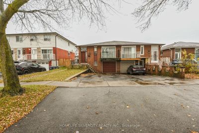 3301 Chipley Cres, House attached with 3 bedrooms, 2 bathrooms and 3 parking in Mississauga ON | Image 3