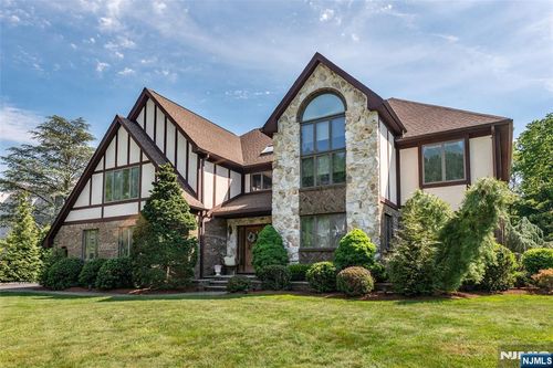 13 Fox Run, Caldwell, NJ, 07006-4173 | Card Image