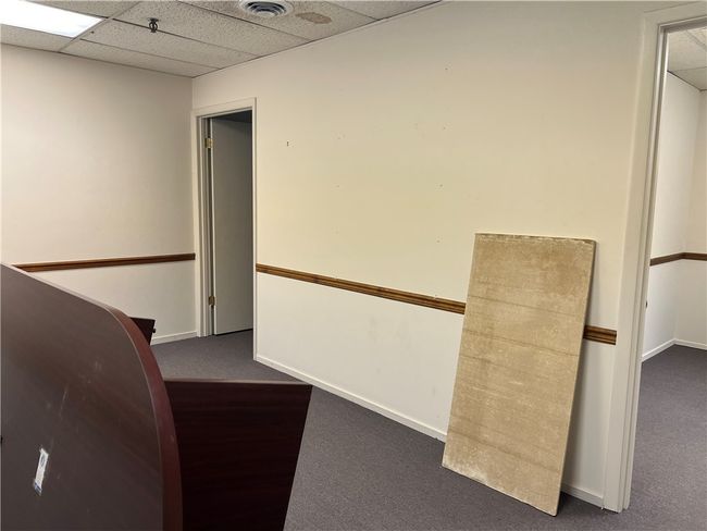 Suite 210 | Image 12