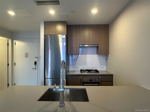 7o-131 40th Rd, Flushing, NY, 11354-5137 | Card Image