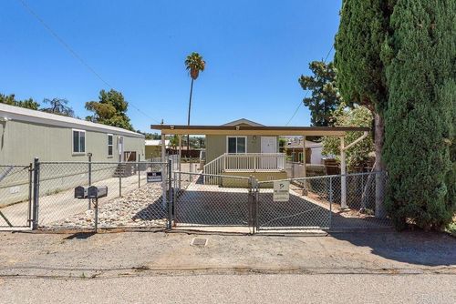8213 Sunset Rd, Lakeside, CA, 92040-5654 | Card Image