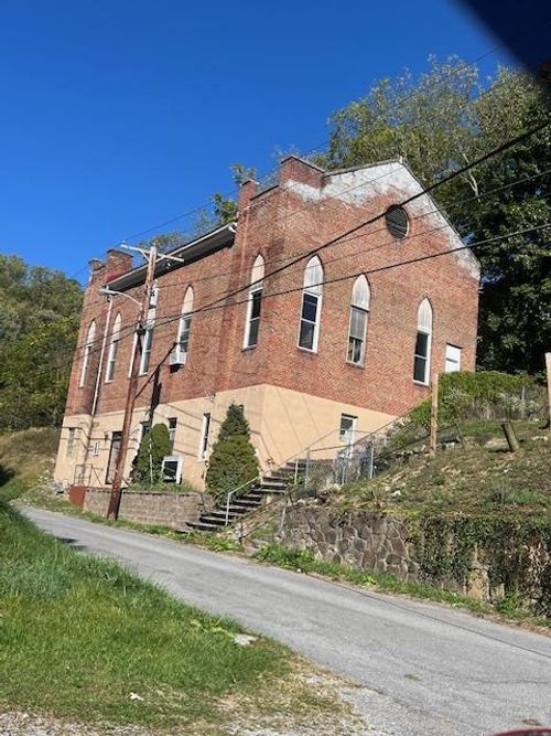 208 Wilson St, Bluefield, WV, 24701-3527 | Card Image