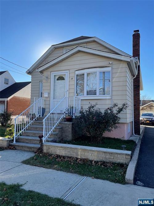 18 Elizabeth Ave, Elmwood Park, NJ, 07407-3018 | Card Image