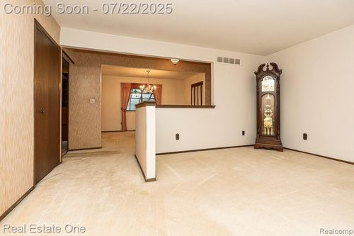 2220 Michele Dr, Troy, MI, 48085-3879 | Card Image