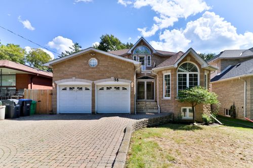 38 Eaglewood Blvd, Mississauga, ON, L5G1V4 | Card Image