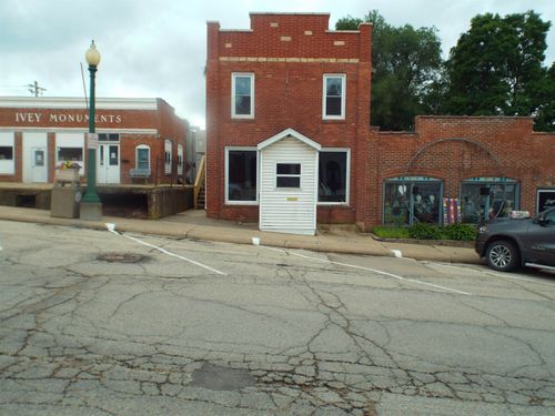 206 W Market St, MOUNT CARROLL, IL, 61053-1034 | Card Image