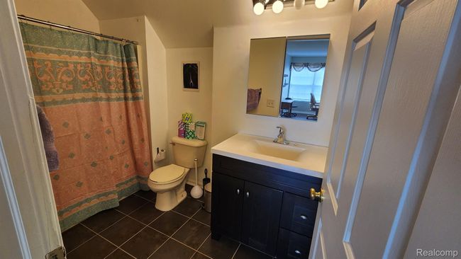 Bathroom 1 | Image 17