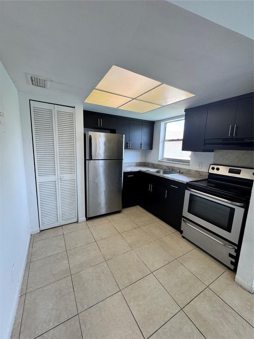 apt-e85-101 Ne 41st St, Oakland Park, FL, 33334-1383 | Card Image