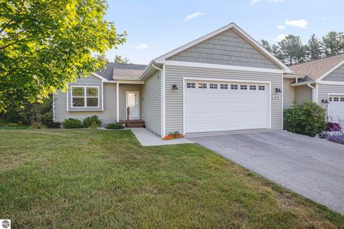 4758 Kodiak Dr, Traverse City, MI, 49685-8552 | Card Image