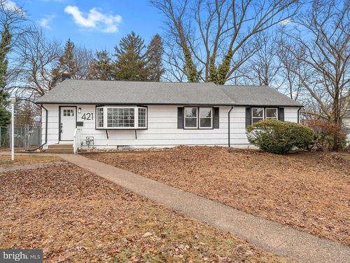 421 Lee Ave, Beverly, NJ, 08010-1015 | Card Image