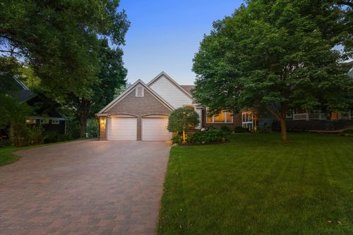 549 Yankton College Ln, New Brighton, MN, 55112-2574 | Card Image