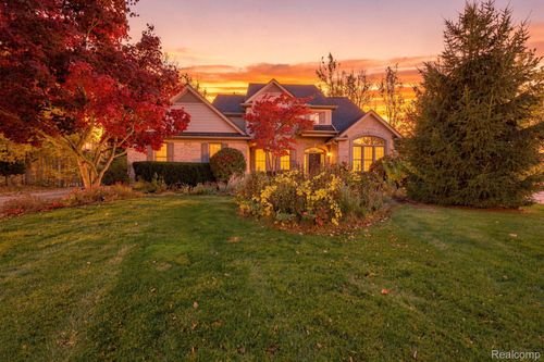 3359 Rosemont Court, Oakland Charter Township, MI, 48306 | Card Image