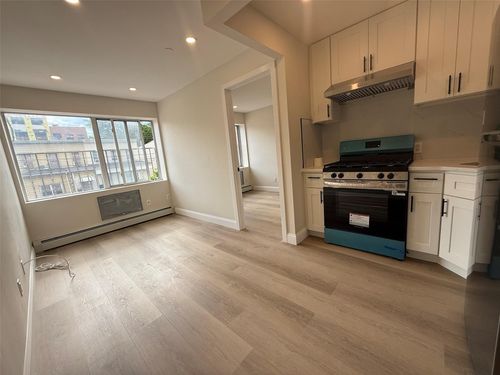 3113 137th St, Flushing, NY, 11354-2049 | Card Image