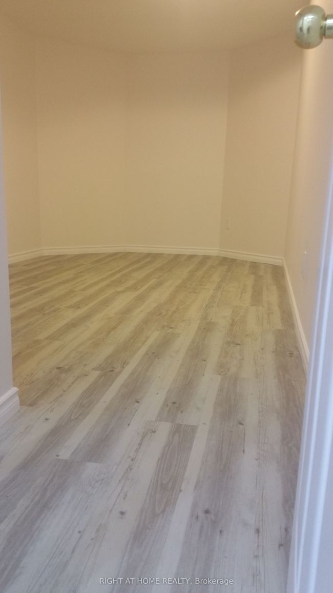 BSMNT - 957 Asleton Blvd, House other with 2 bedrooms, 1 bathrooms and 1 parking in Milton ON | Image 6