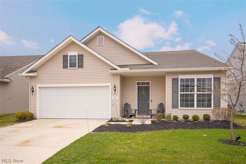701 Cedar Crest Dr, Elyria, OH, 44035-8984 | Card Image