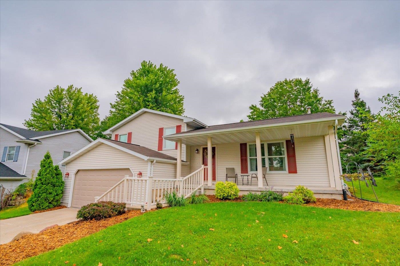 Weir Cir, Madison, WI 53719