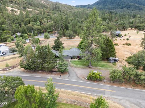 555 Grouse Creek Rd, Grants Pass, OR, 97526-7814 | Card Image